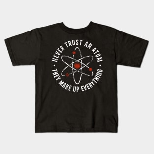 Never trust an atom they make up everything Funny Science Pun Kids T-Shirt